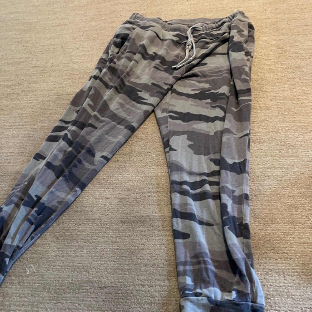 SPLENDID CAMO JOGGERS